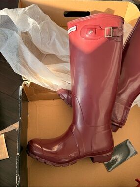 Hunter Glossy Tall Rain Boot in Burgundy Red